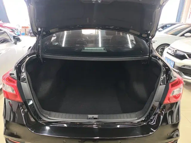 Nissan Sylphy — Фото автомобиля 18