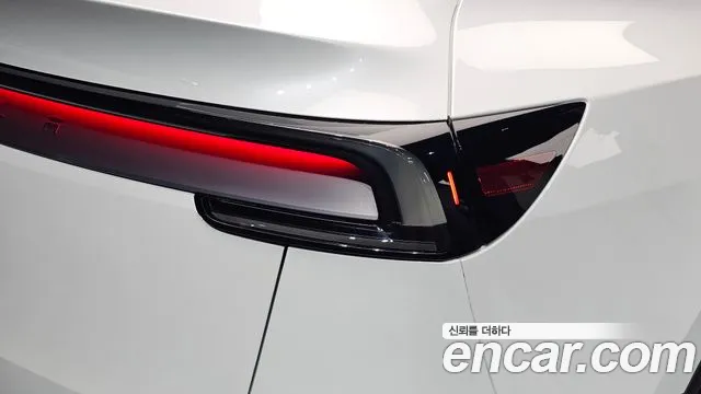 Tesla Model Y — Фото автомобиля 22