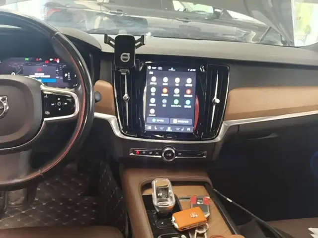 Volvo S90 — Фото автомобиля 12