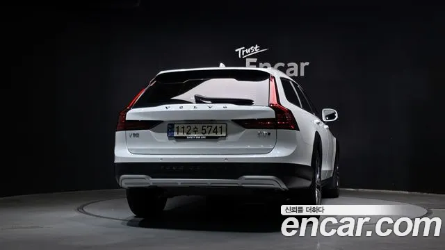 Вольво V90 — Фото автомобиля 3