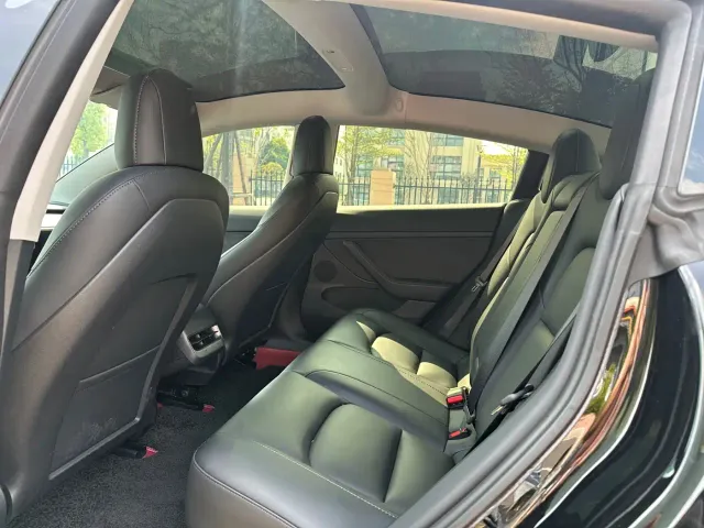 Tesla Model 3 — Фото автомобиля 5