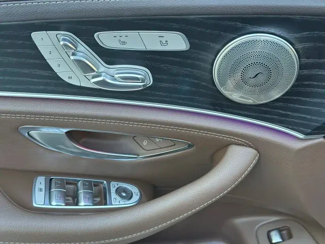 Mercedes-Benz E-Class — Фото автомобиля 8