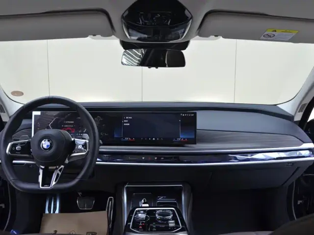 BMW 7 Series — Фото автомобиля 14