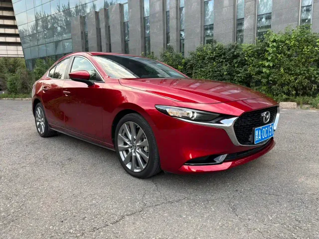 Mazda Axela — Фото автомобиля 3