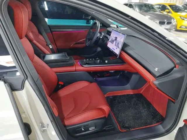 Xiaomi SU7 — Фото автомобиля 24