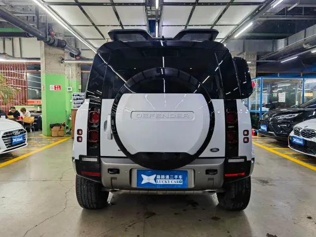 Land Rover Defender — Фото автомобиля 5