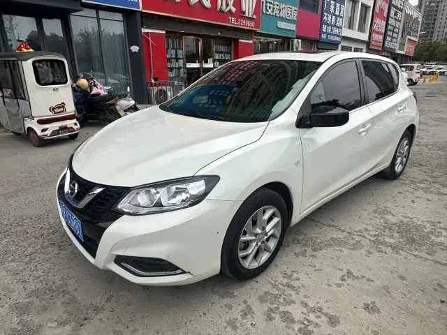 Nissan Tiida — Фото автомобиля 3