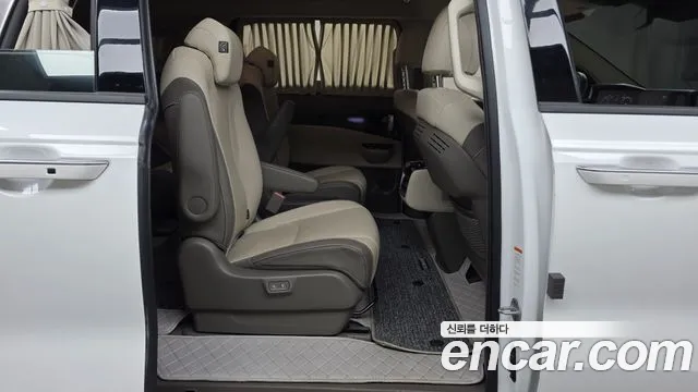 Kia Carnival Generation 4 — Фото автомобиля 17