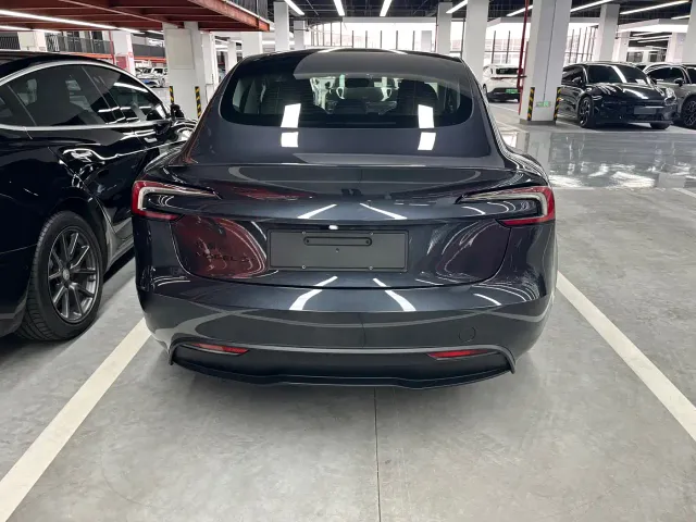 Tesla Model 3 — Фото автомобиля 14