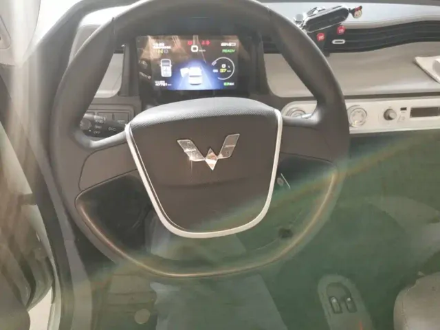 Wuling Hongguang Mini EV — Фото автомобиля 10