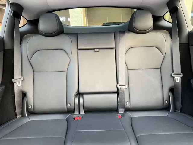 Tesla Model Y — Фото автомобиля 26