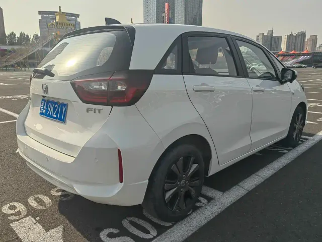 Honda Fit — Фото автомобиля 5