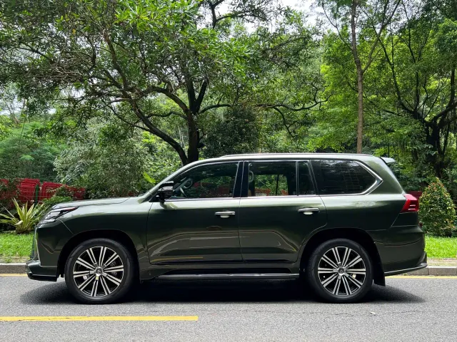 Lexus LX — Фото автомобиля 21