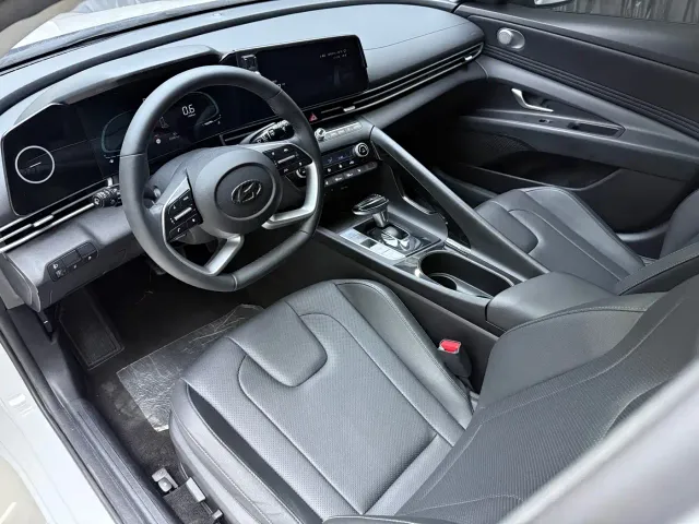 Hyundai Elantra — Фото автомобиля 12