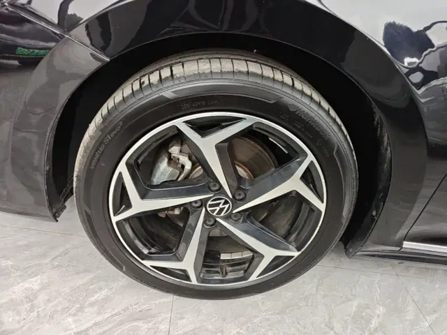 Volkswagen Passat — Фото автомобиля 22