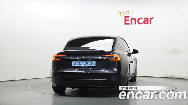 Tesla Model 3 — Фото автомобиля 4