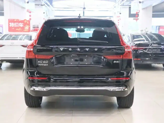 Volvo XC60 — Фото автомобиля 4