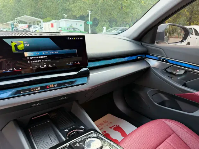 BMW i5 — Фото автомобиля 17