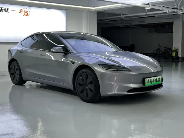 Tesla Model 3 — Фото автомобиля 3