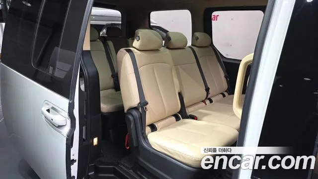 Hyundai Staria Staria L3.5 Tourer 11 мест — Фото автомобиля 9