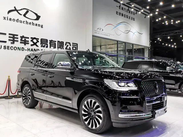Фотография автомобиля — Lincoln Navigator