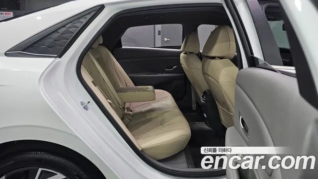 Hyundai Avante CN7 — Фото автомобиля 11