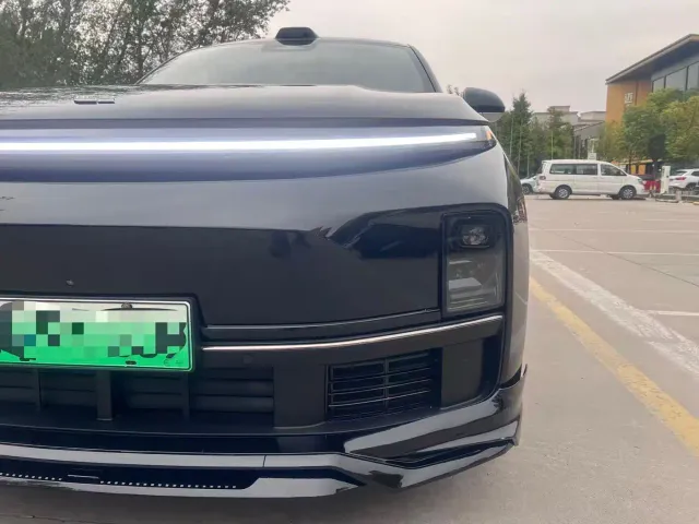 Li Auto L7 — Фото автомобиля 13
