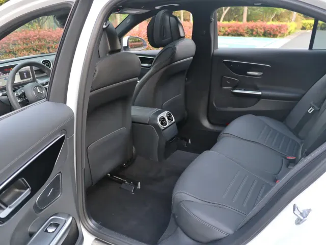 Mercedes-Benz C-Class — Фото автомобиля 13