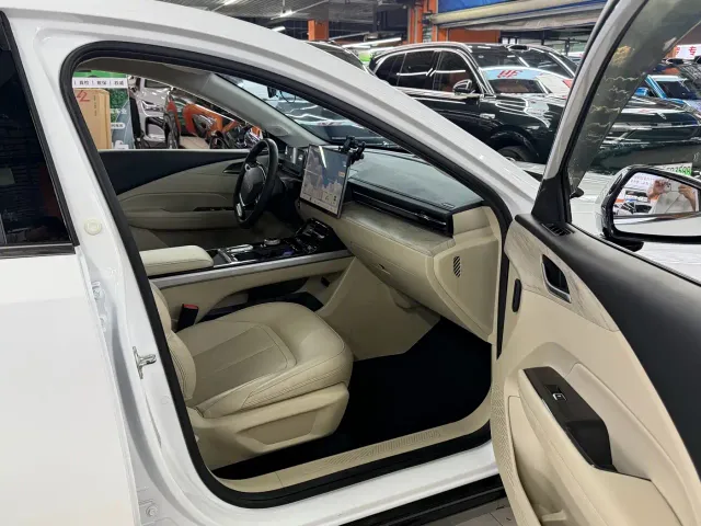 Wuling Starlight — Фото автомобиля 16