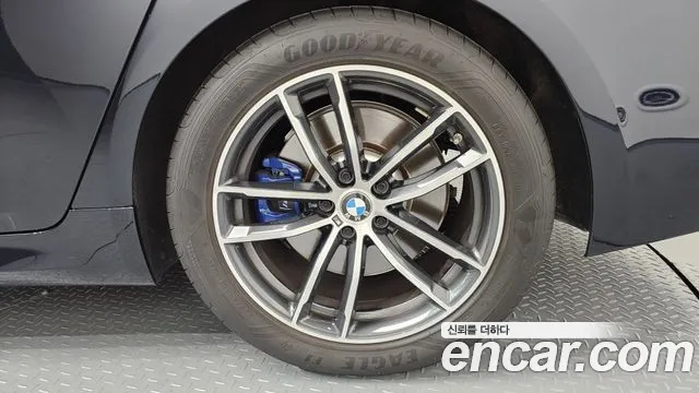 BMW 5-Series — Фото автомобиля 21