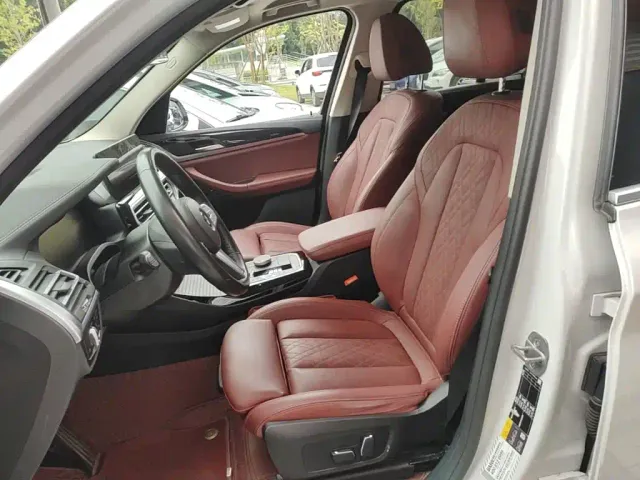 BMW iX3 — Фото автомобиля 14