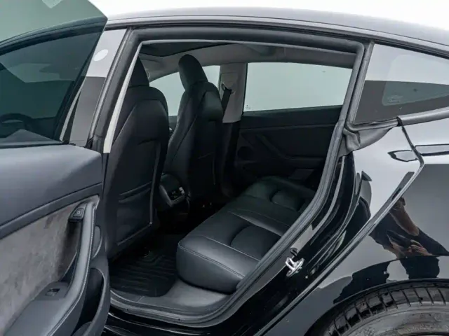 Tesla Model 3 — Фото автомобиля 19