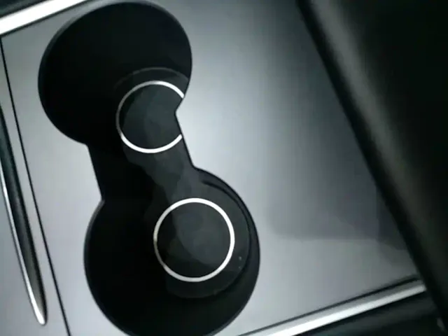 Tesla Model Y — Фото автомобиля 8