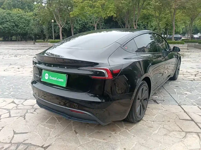 Tesla Model 3 — Фото автомобиля 6