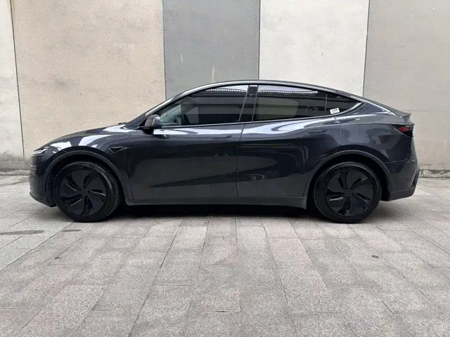 Tesla Model Y — Фото автомобиля 4