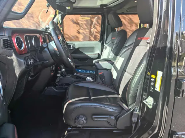 Jeep Wrangler — Фото автомобиля 12