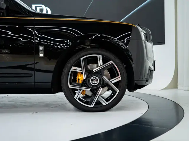 Rolls-Royce Cullinan — Фото автомобиля 24
