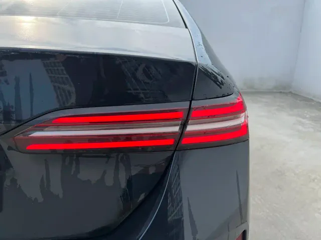 BMW 5 Series — Фото автомобиля 10