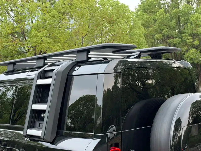 Land Rover Defender — Фото автомобиля 17