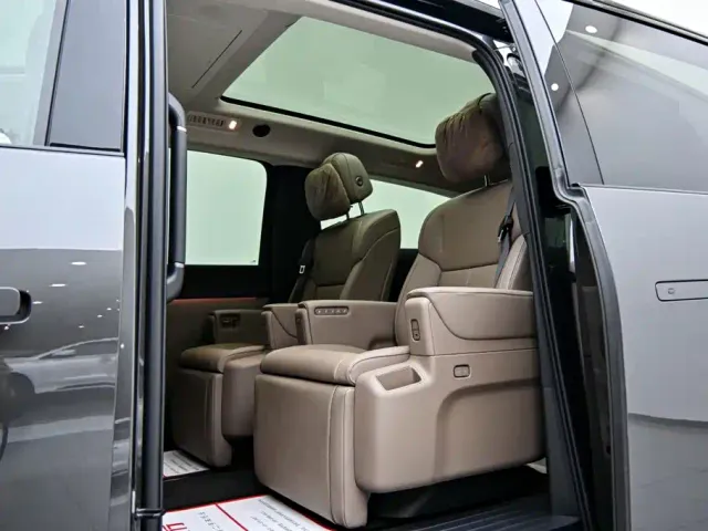 Li Auto MEGA — Фото автомобиля 13