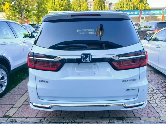 Honda Elysion — Фото автомобиля 4