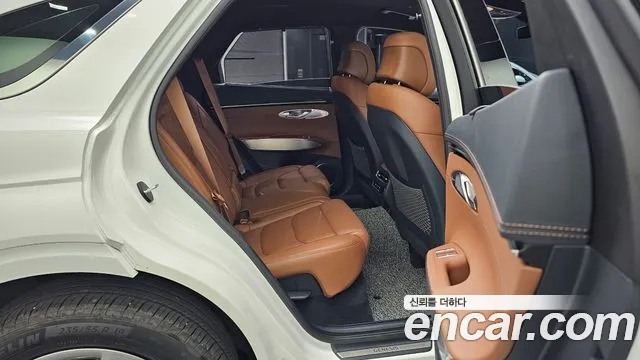 Genesis GV70 — Фото автомобиля 11