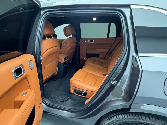 Li Auto L7 — Фото автомобиля 11