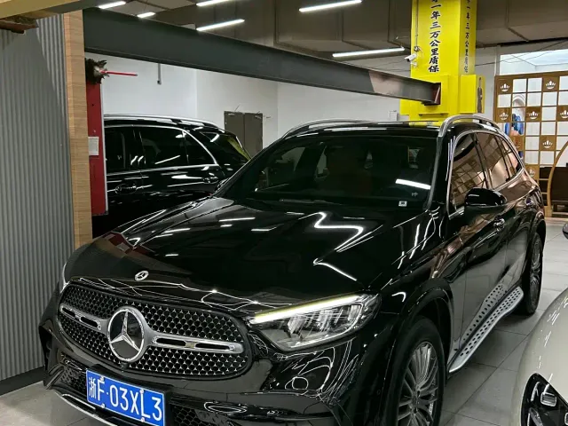 Фотография автомобиля — Mercedes-Benz GLC-Class