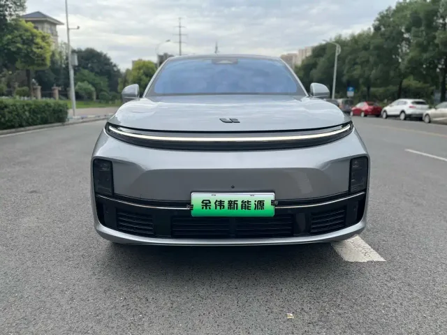 Li Auto L7 — Фото автомобиля 2