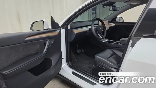 Tesla Model Y — Фото автомобиля 7