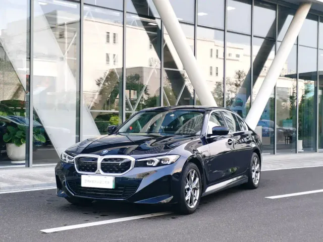 Фотография автомобиля — BMW i3