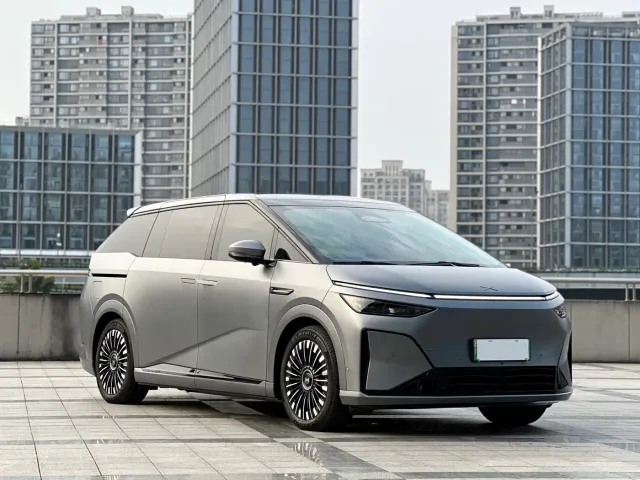 Xpeng X9 — Фото автомобиля 3