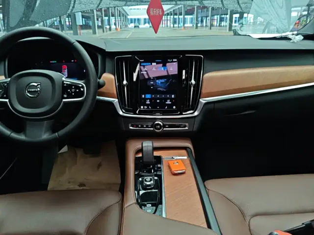 Volvo S90 — Фото автомобиля 12