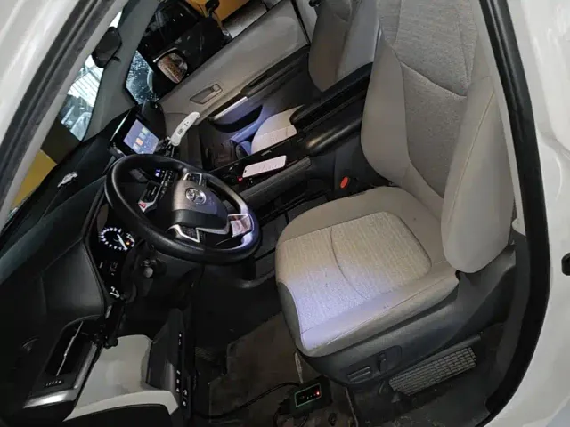Toyota Sienna — Фото автомобиля 14